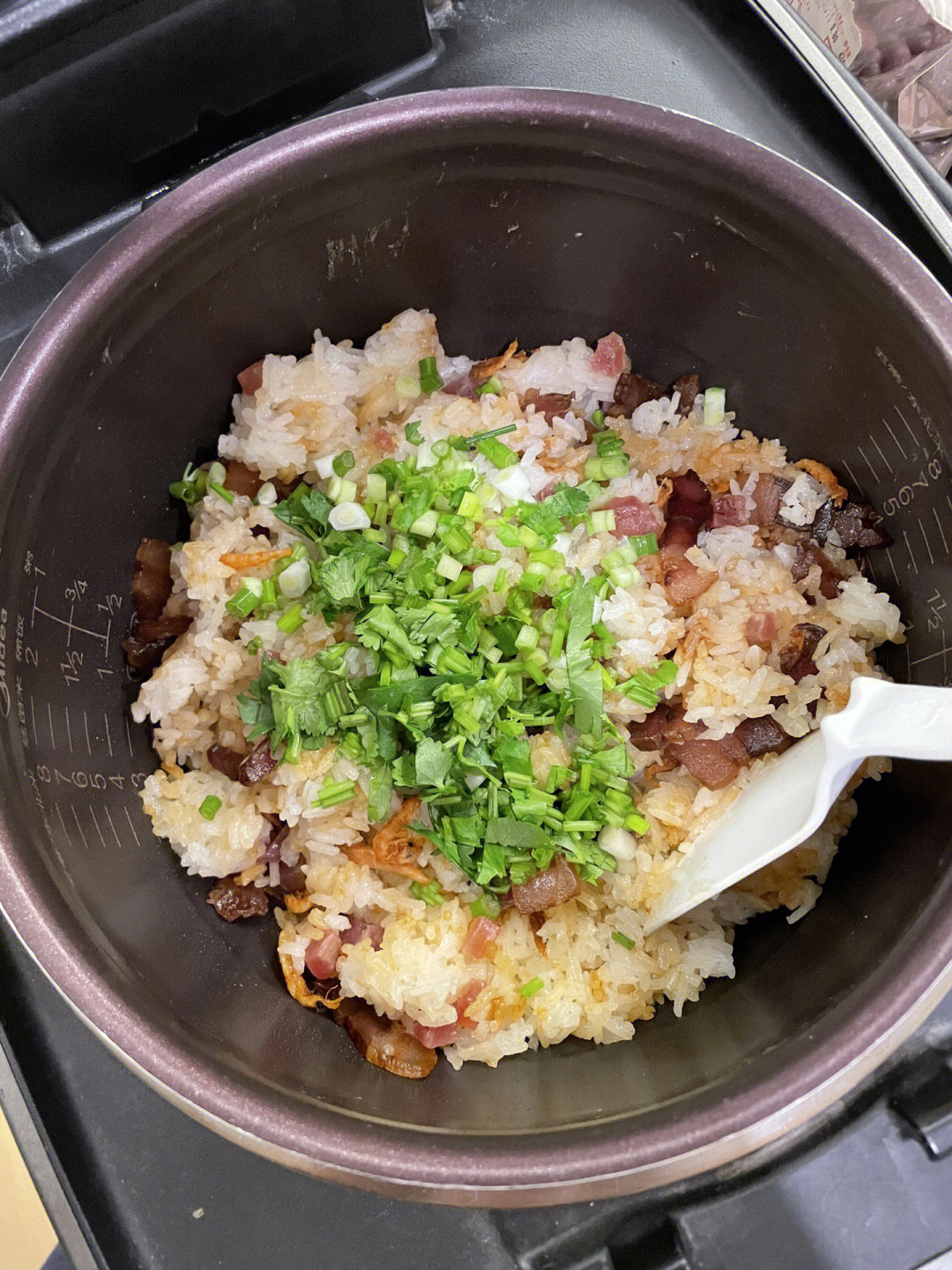 今晚吃腊味糯米饭和西洋菜陈肾汤,算是广东地区秋冬的热门菜吧,降温了