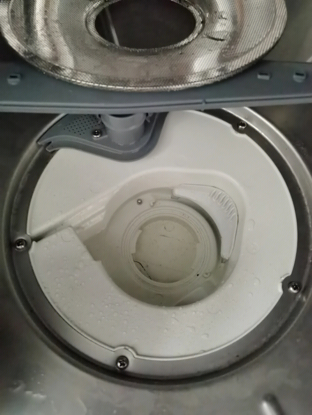 洗碗机出水口位置图片
