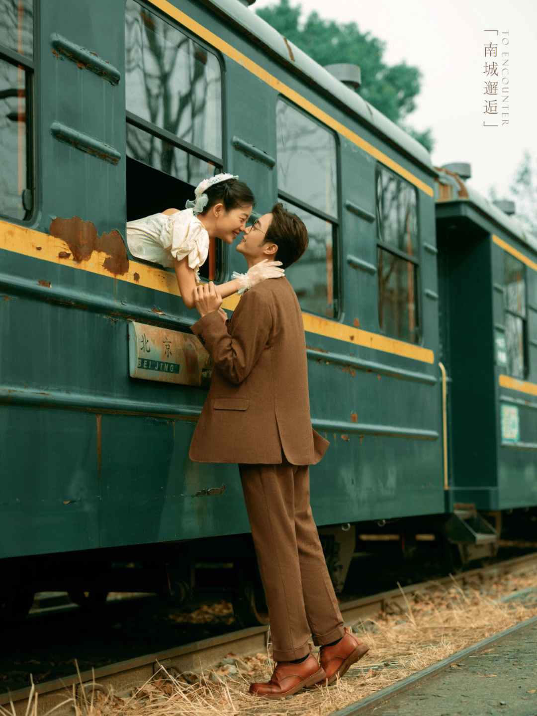 绿皮火车婚纱照拍出了电影的感觉