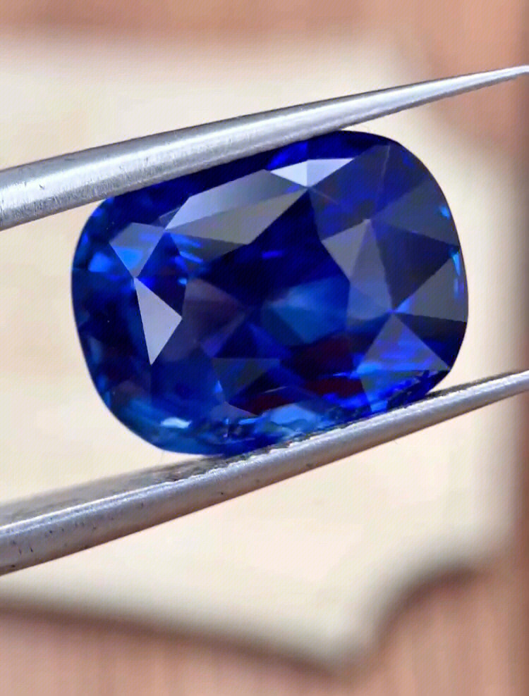 斯里兰卡矿区矿区裸石收藏皇家蓝宝石