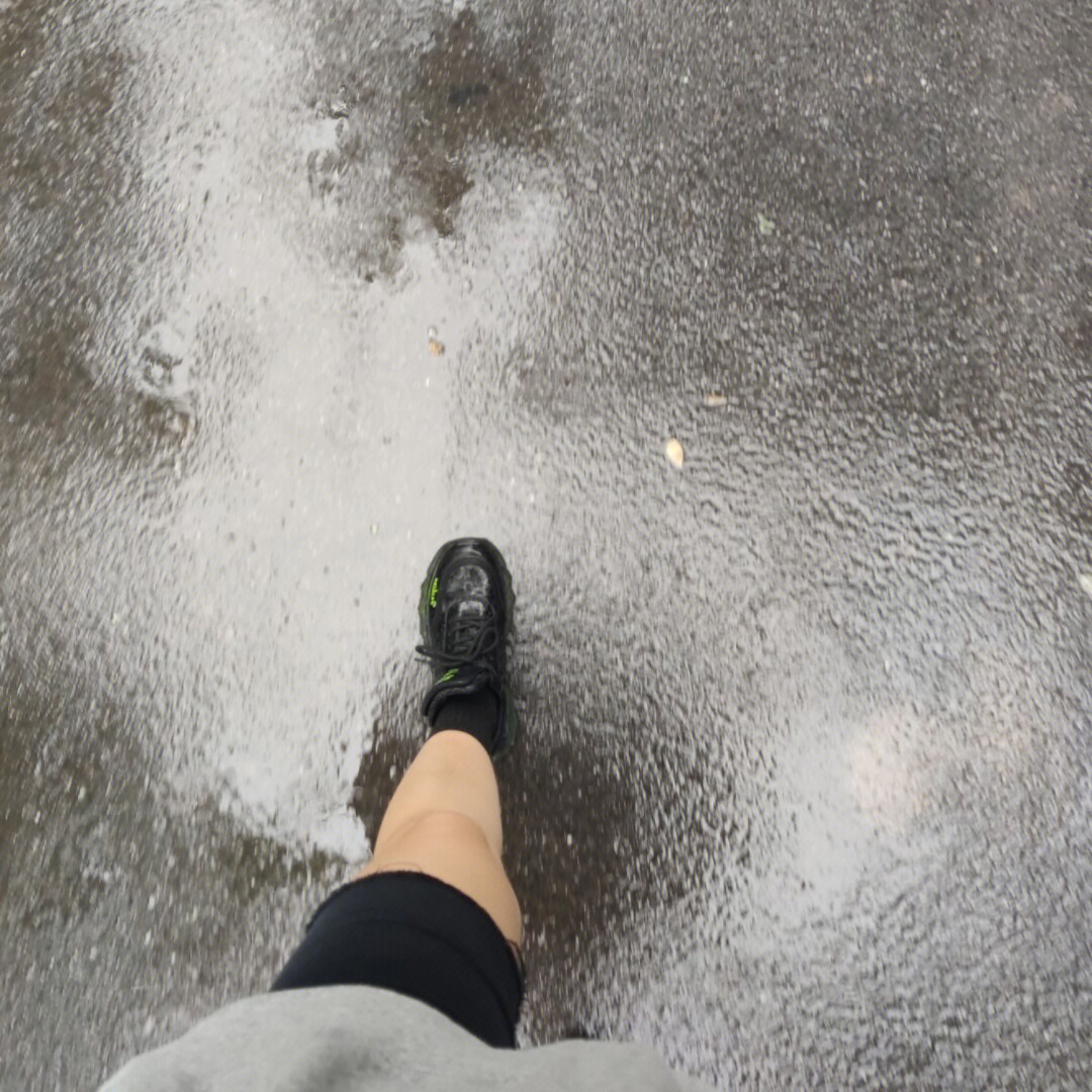 刷完车就下雨心情图片图片