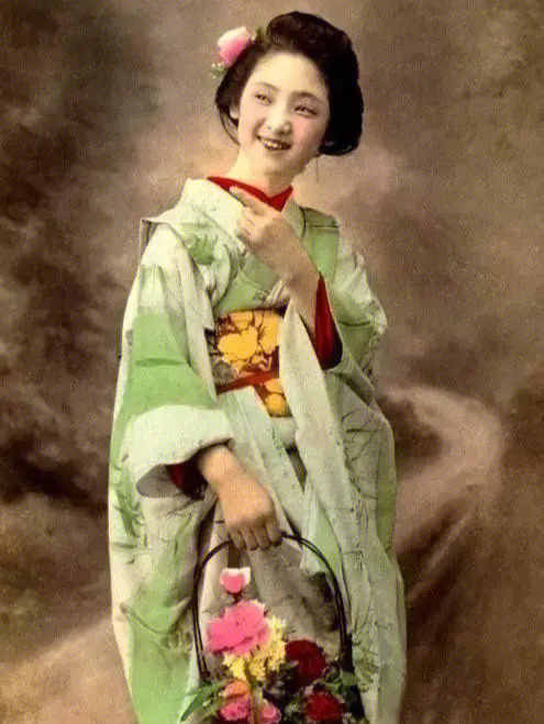浓妆艳抹百年前的日本艺伎