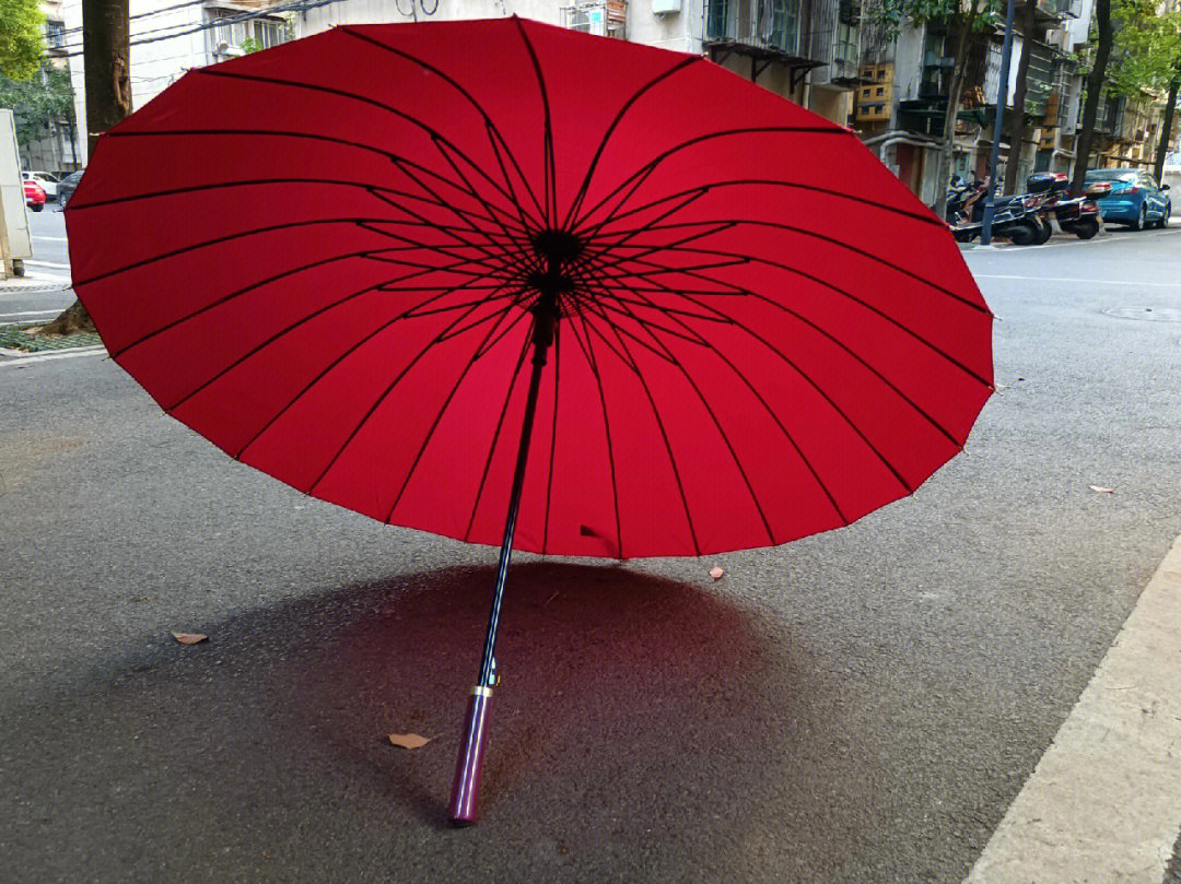 备婚好物红色雨伞