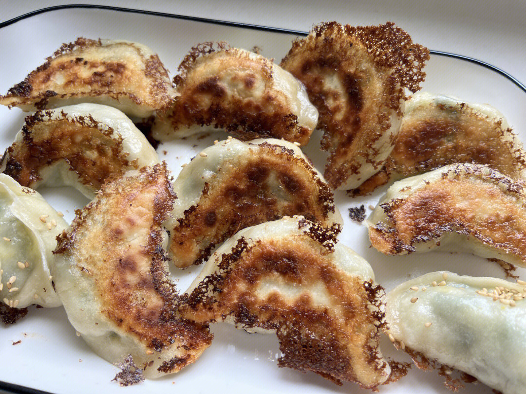韭菜鸡蛋锅贴饺子