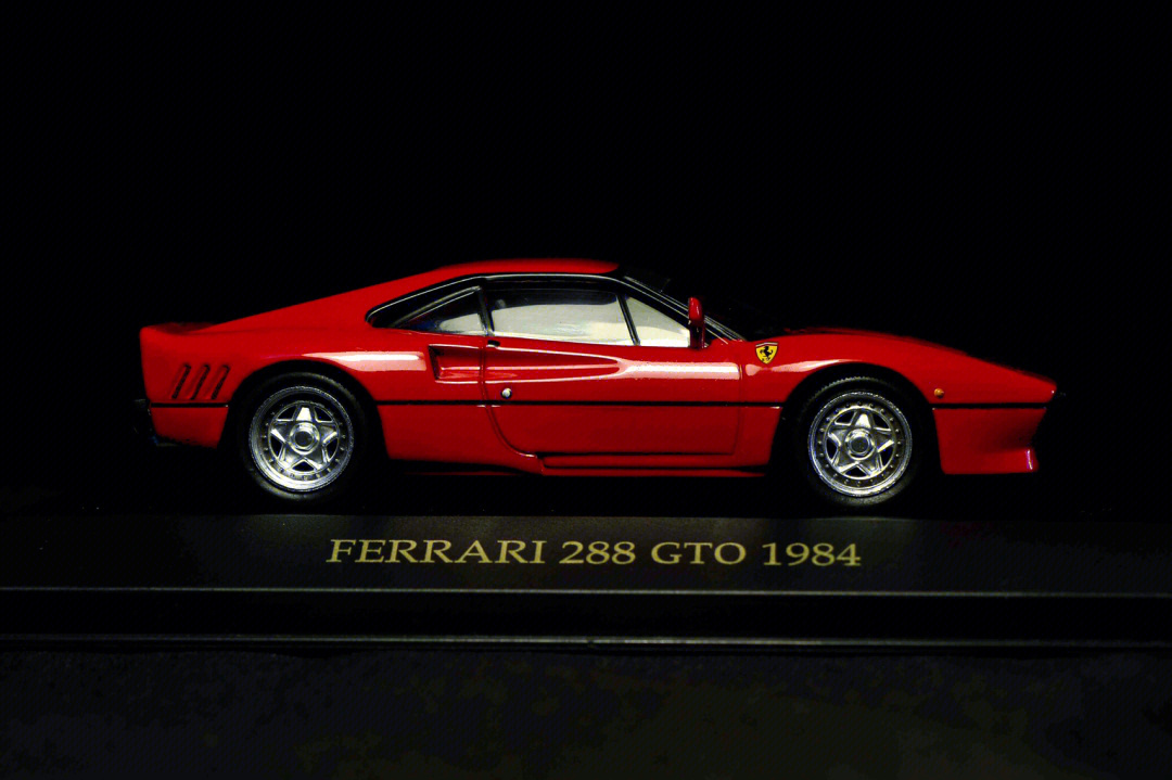 这是台1:43原厂包(ixo代工)法拉利ferrari 288 gto没想到ixo在镜头下