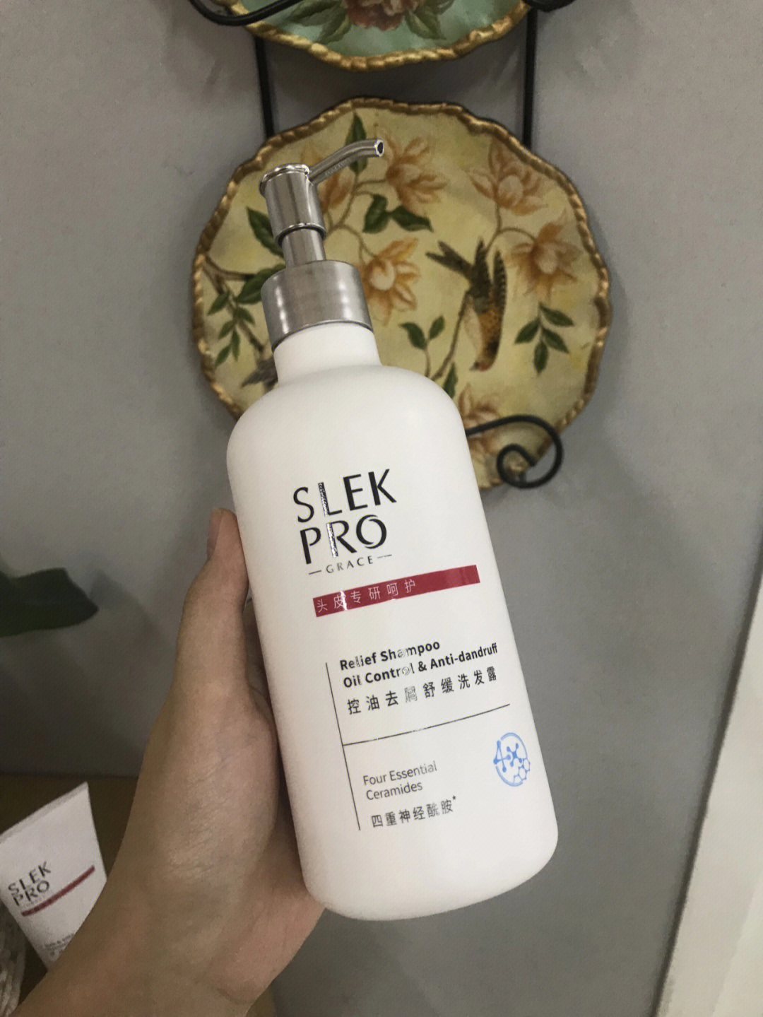 和不刺78激的洗发水是可以很好的修护敏感头皮的舒蕾家新上的slek