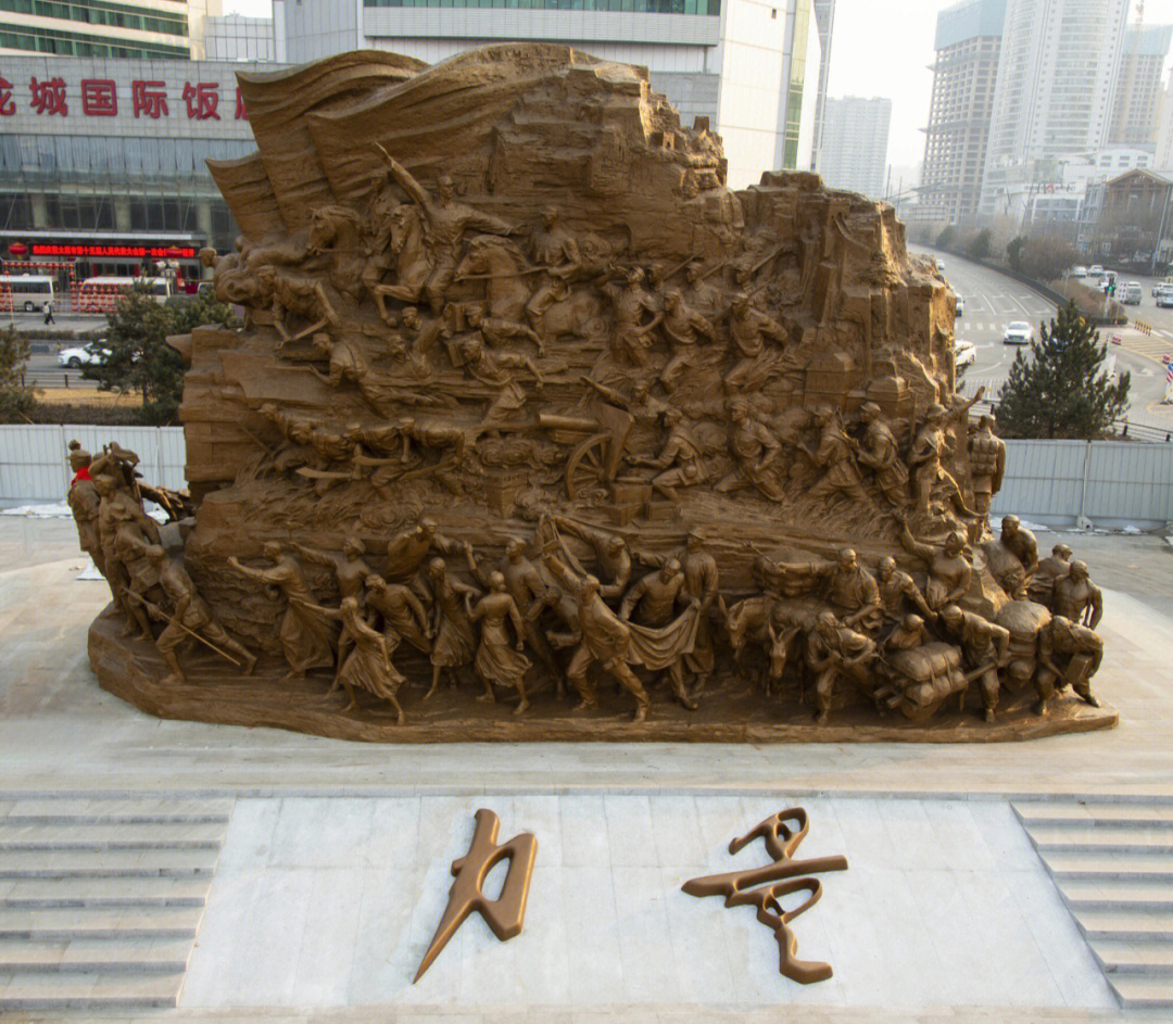 太原五一广场雕塑力量图片