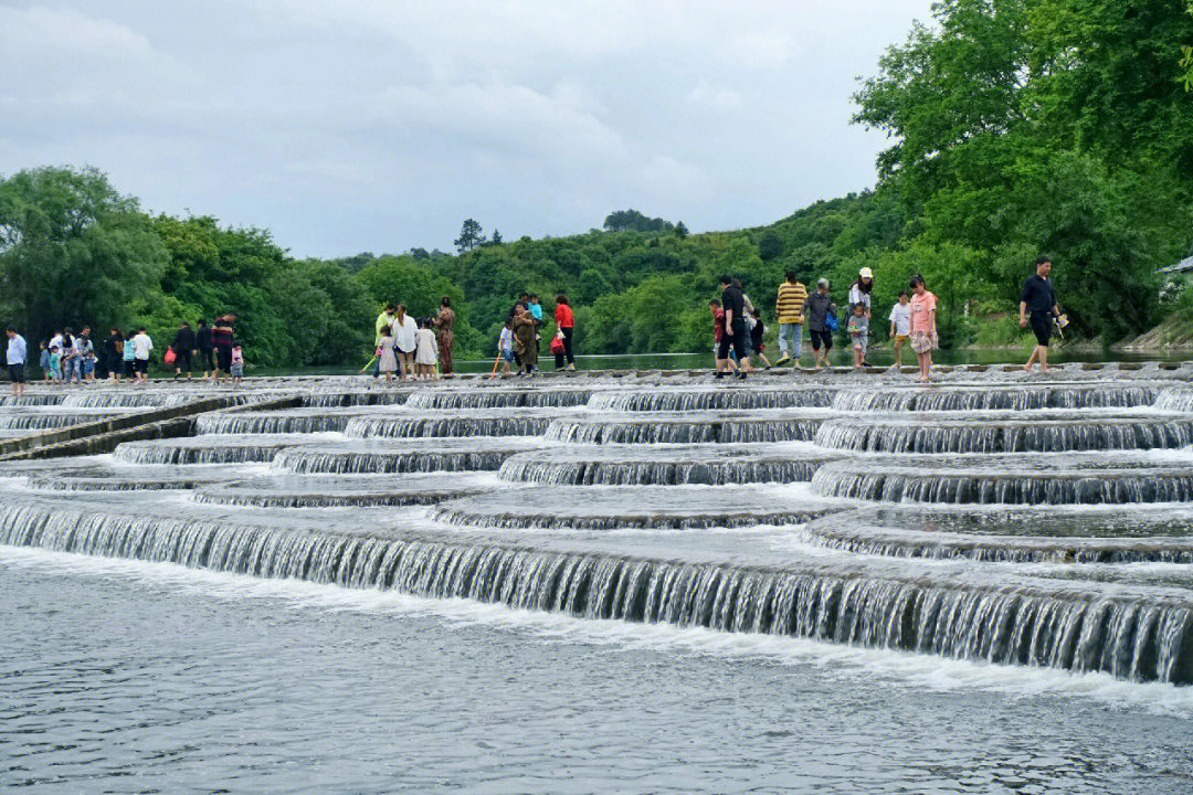 打卡上饶新网红地龙鳞水坝