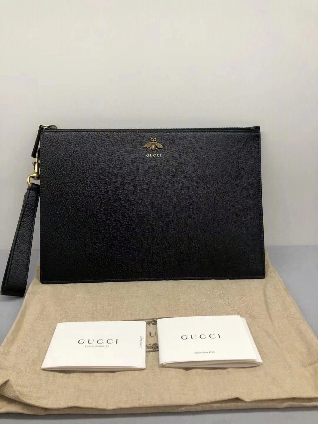 gucci/古驰 黑色小蜜蜂全皮手包内里带卡位超级实用 尺寸:31x21 配件