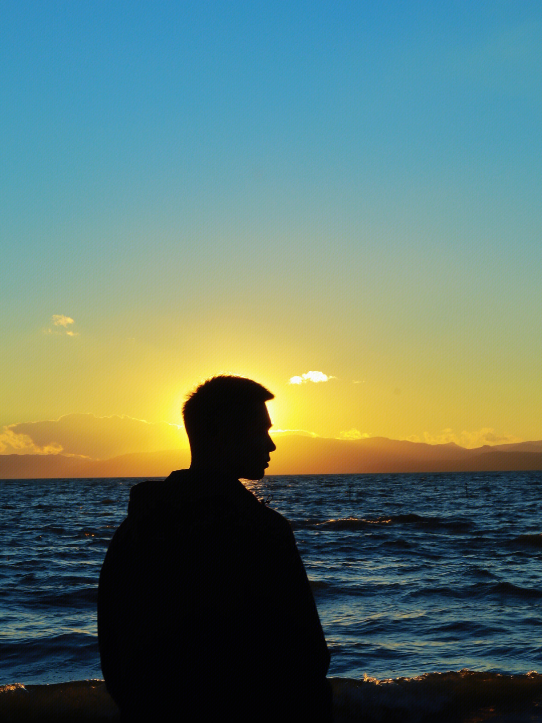 男生写真海是可以触摸到的蓝天