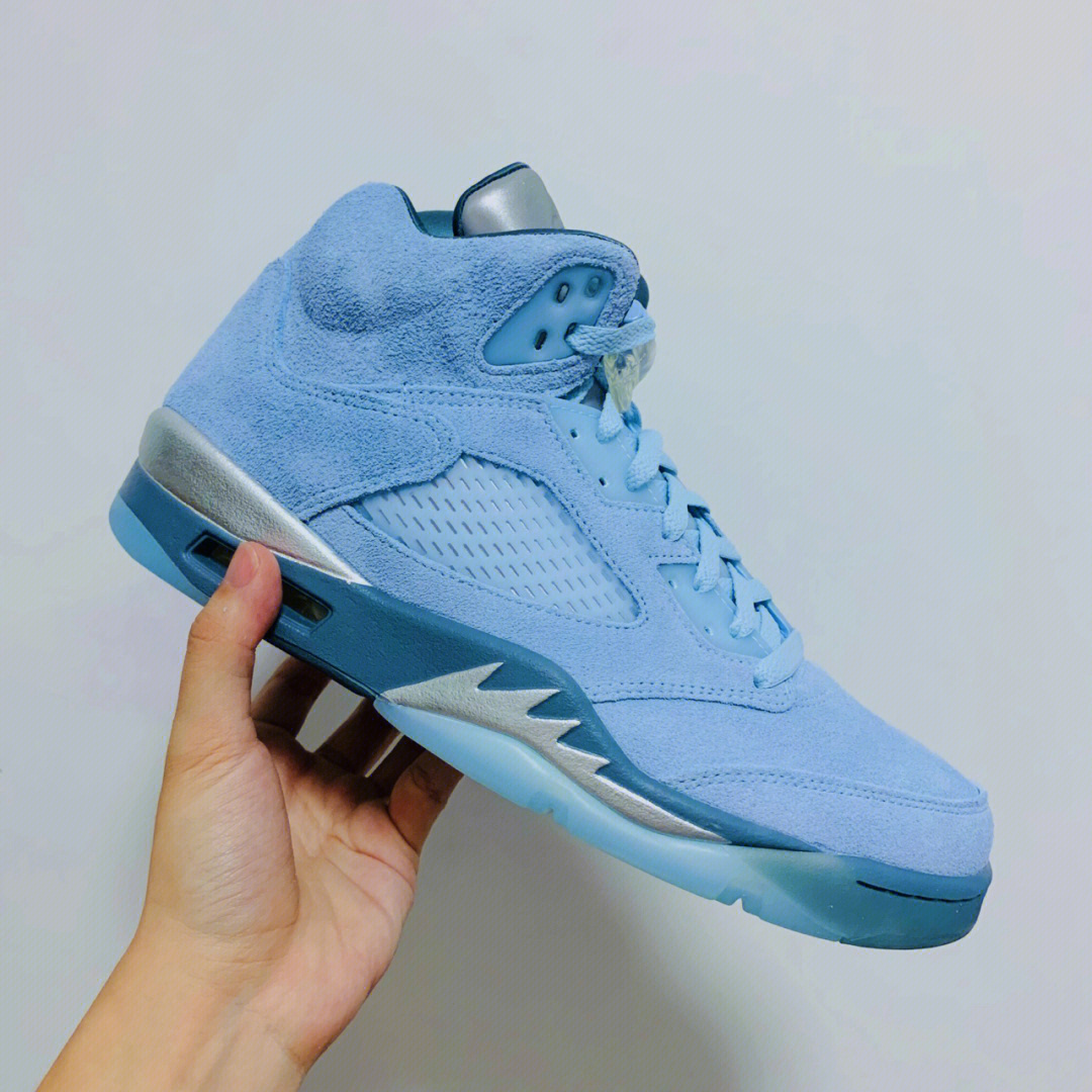 而jordan 21ss秋冬系列带来的aj5冰蓝绝对可以算得上今年发售的颜值最