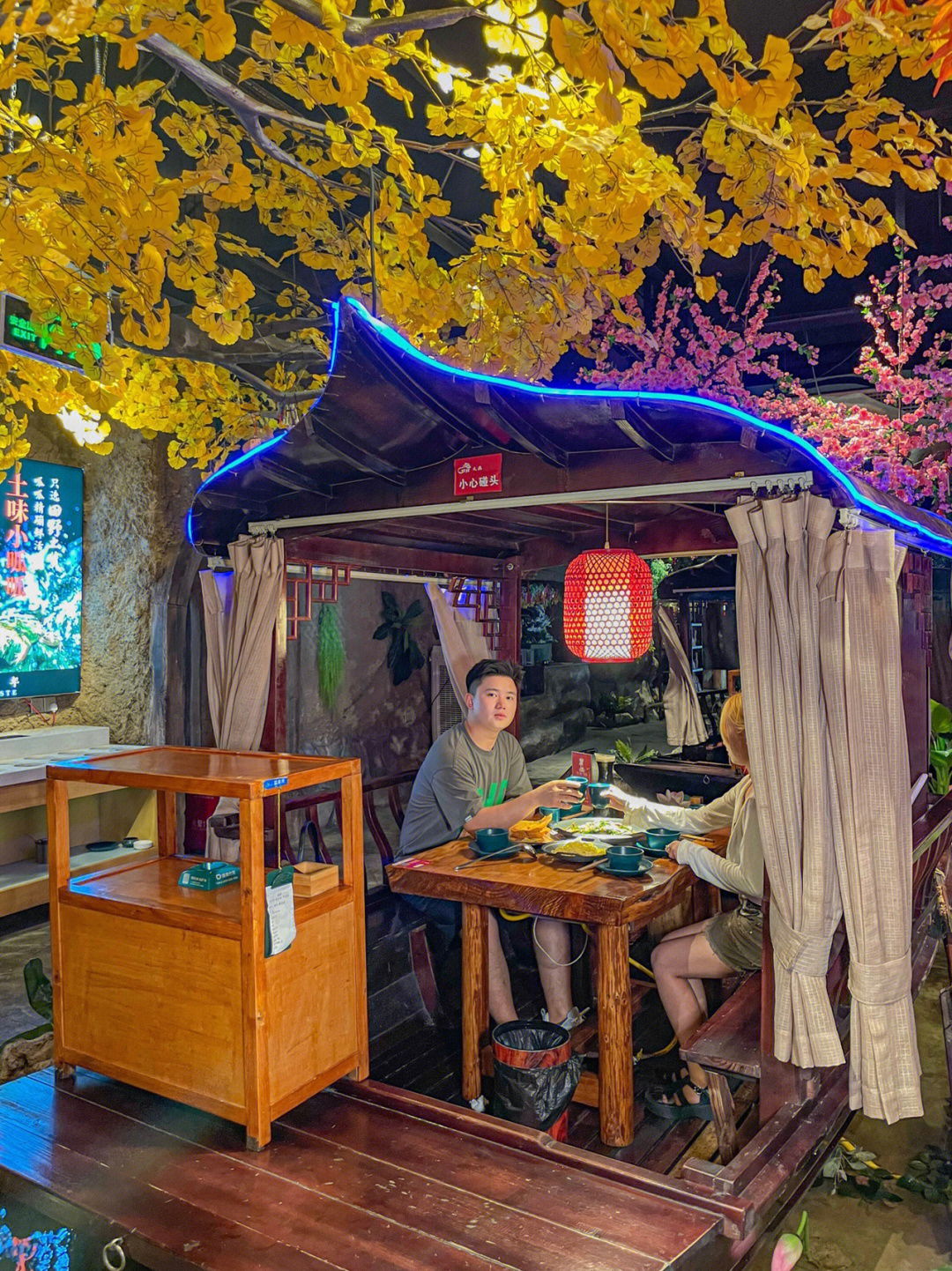 重庆秘境餐厅图片