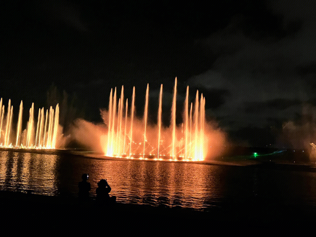 榆林河滨公园灯光秀图片