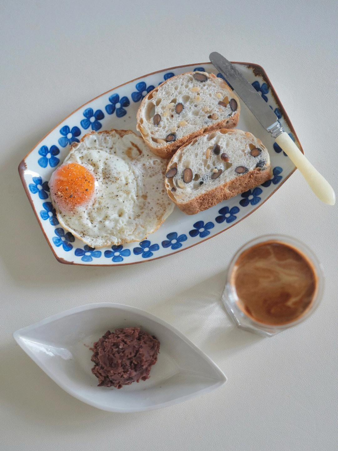 早餐黄油与面包自制奶香红豆