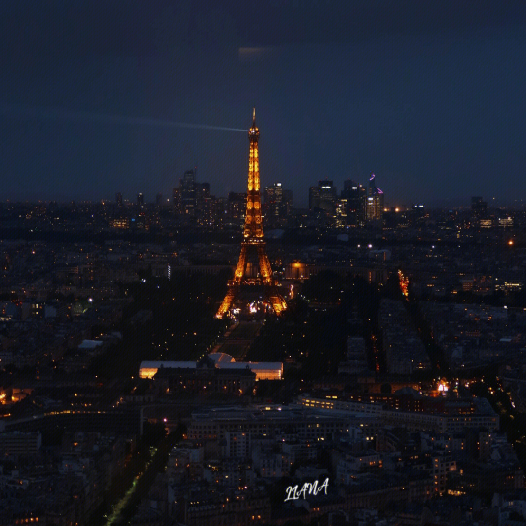 到巴黎的第一晚就去看了蒙纳帕斯大厦的夜景