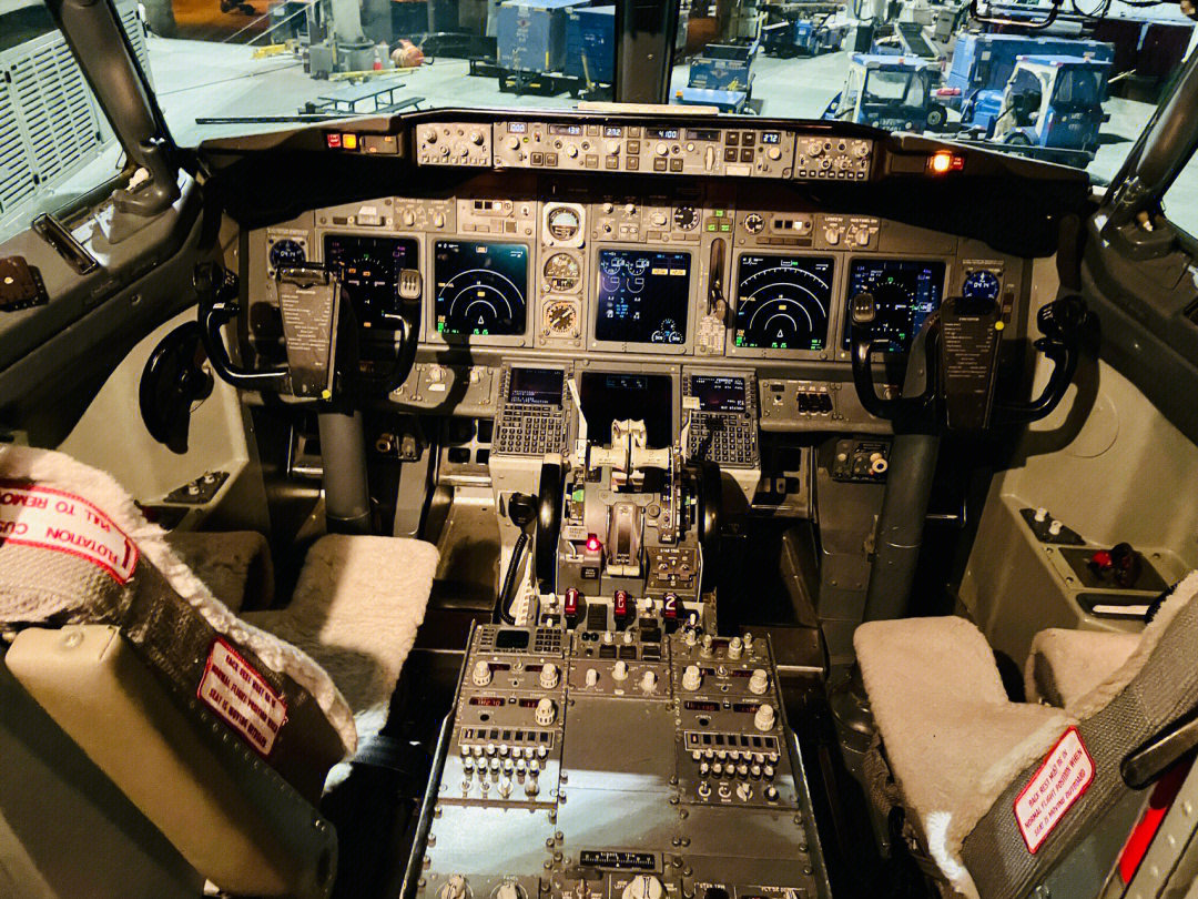 西南航空波音737700驾驶舱