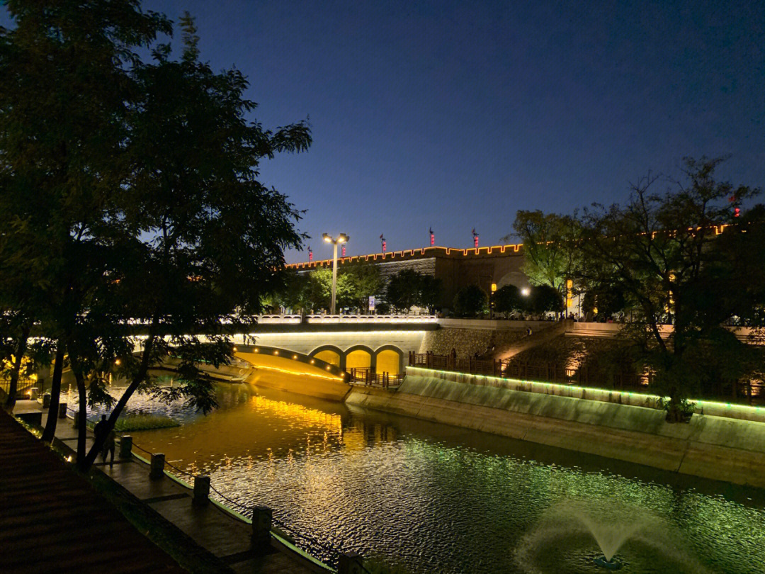 西安夜景 护城河图片