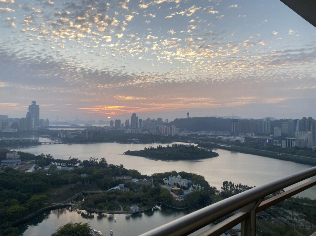 高层湖景房图片