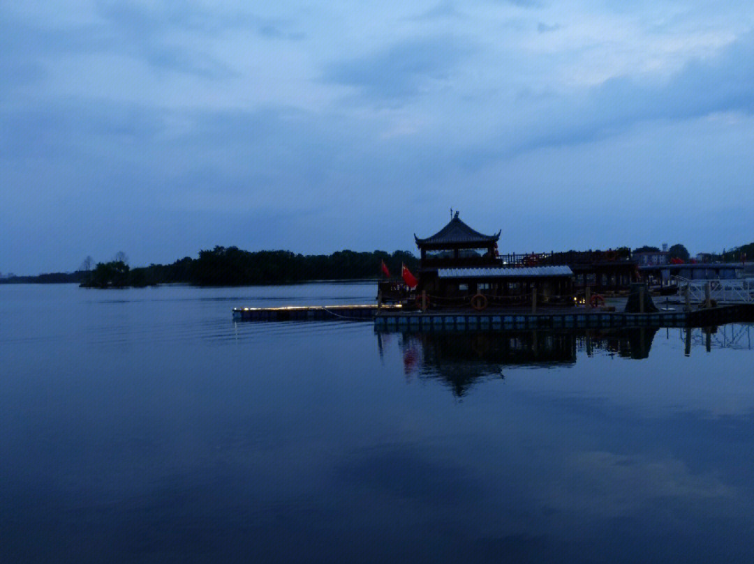 描写如皋龙游湖的美景图片