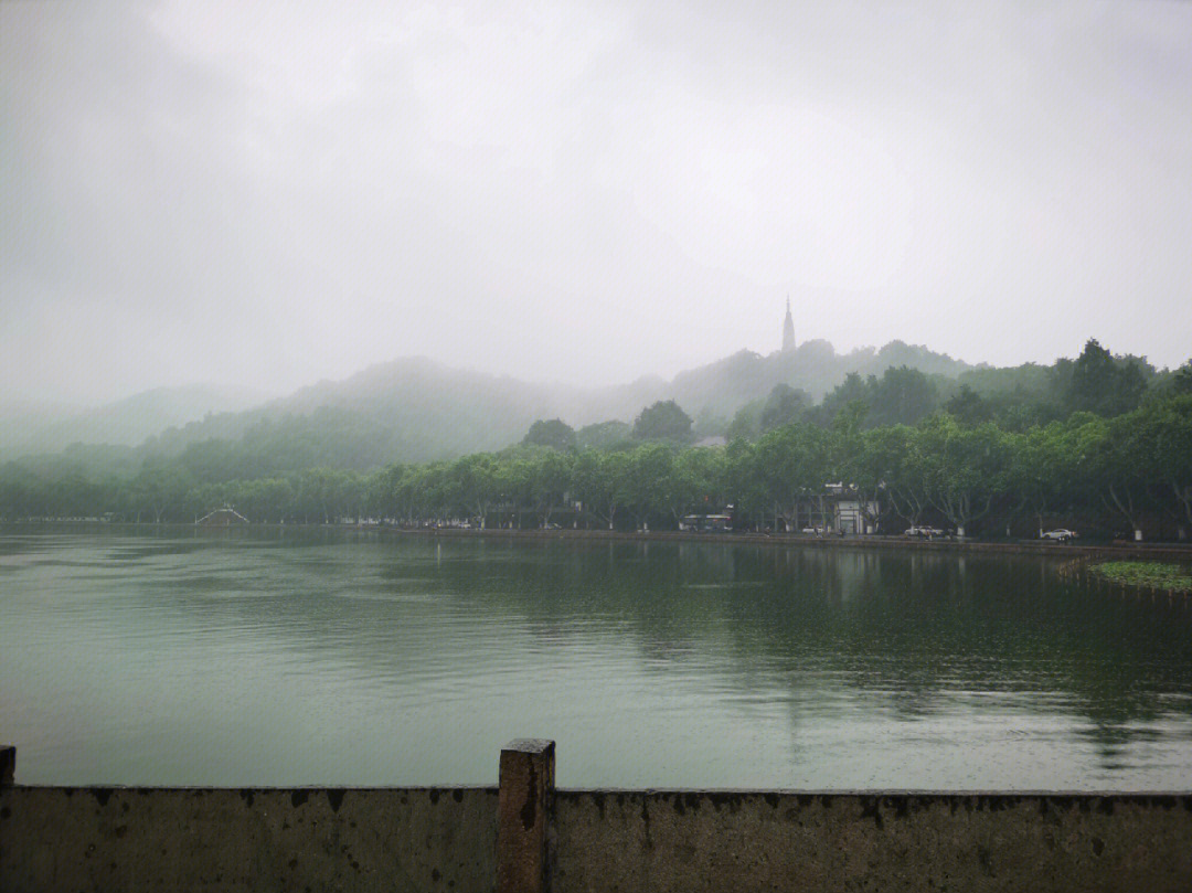 雨中西湖美景