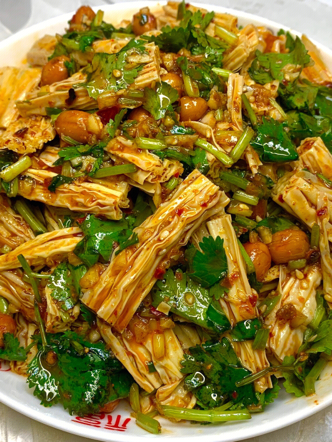 凉拌菜,绝对一次成功食材准备:腐竹,香菜,葱蒜,花生米7815做法