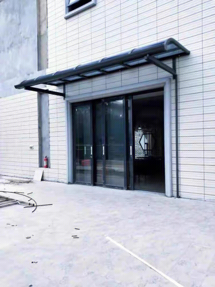 门口前的雨嗒量尺定制的铝合金雨棚