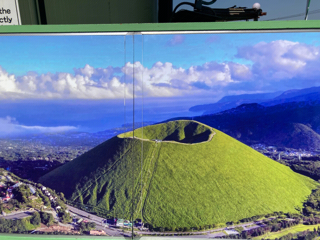 今天天气晴美正适合登山抹茶蛋糕般大室山与富士山遥遥相望摄影大叔说