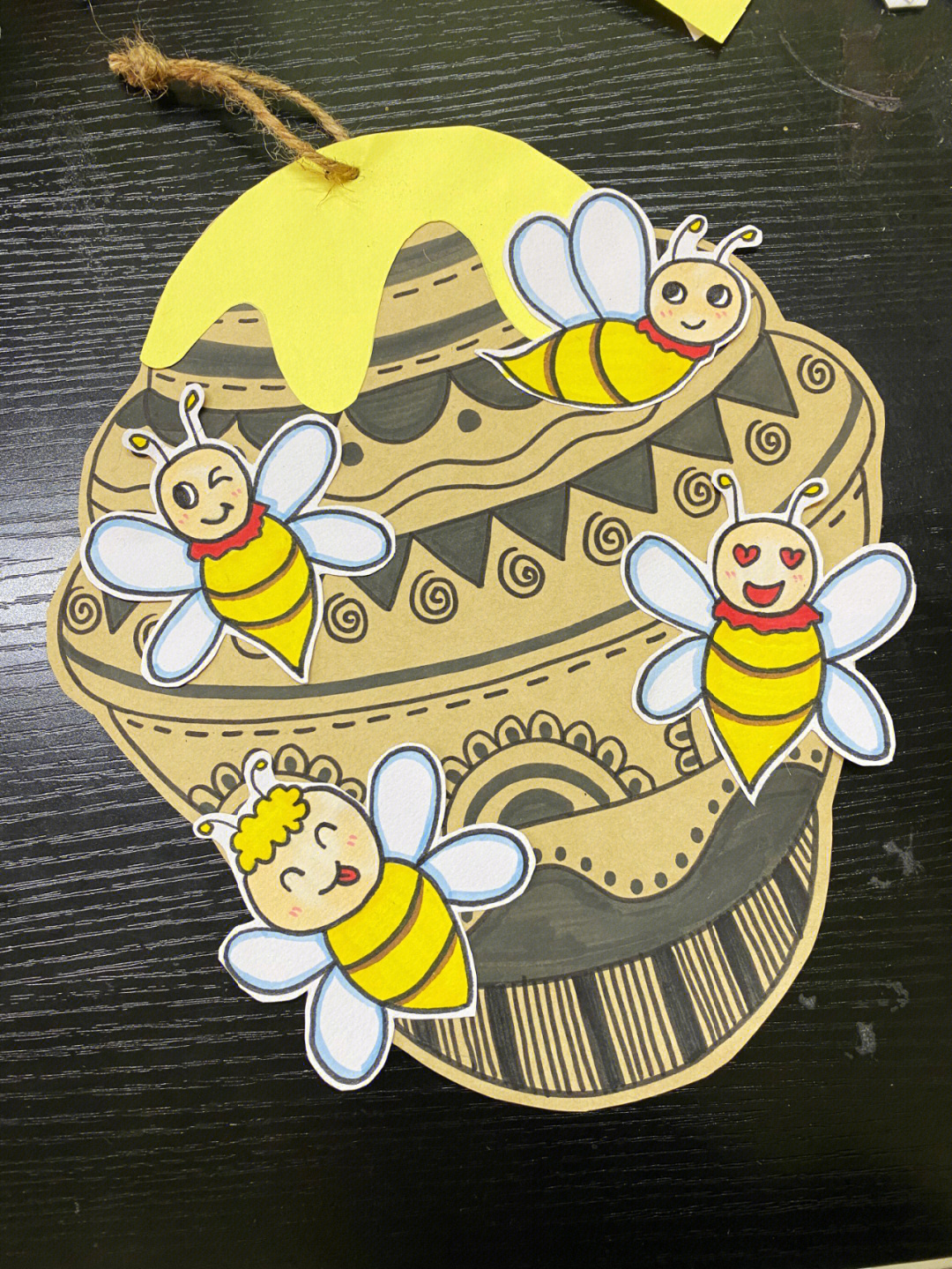 蜜蜂巢简笔画彩色图片