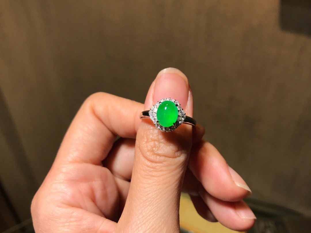 1万多的翡翠戒指 阳绿图片