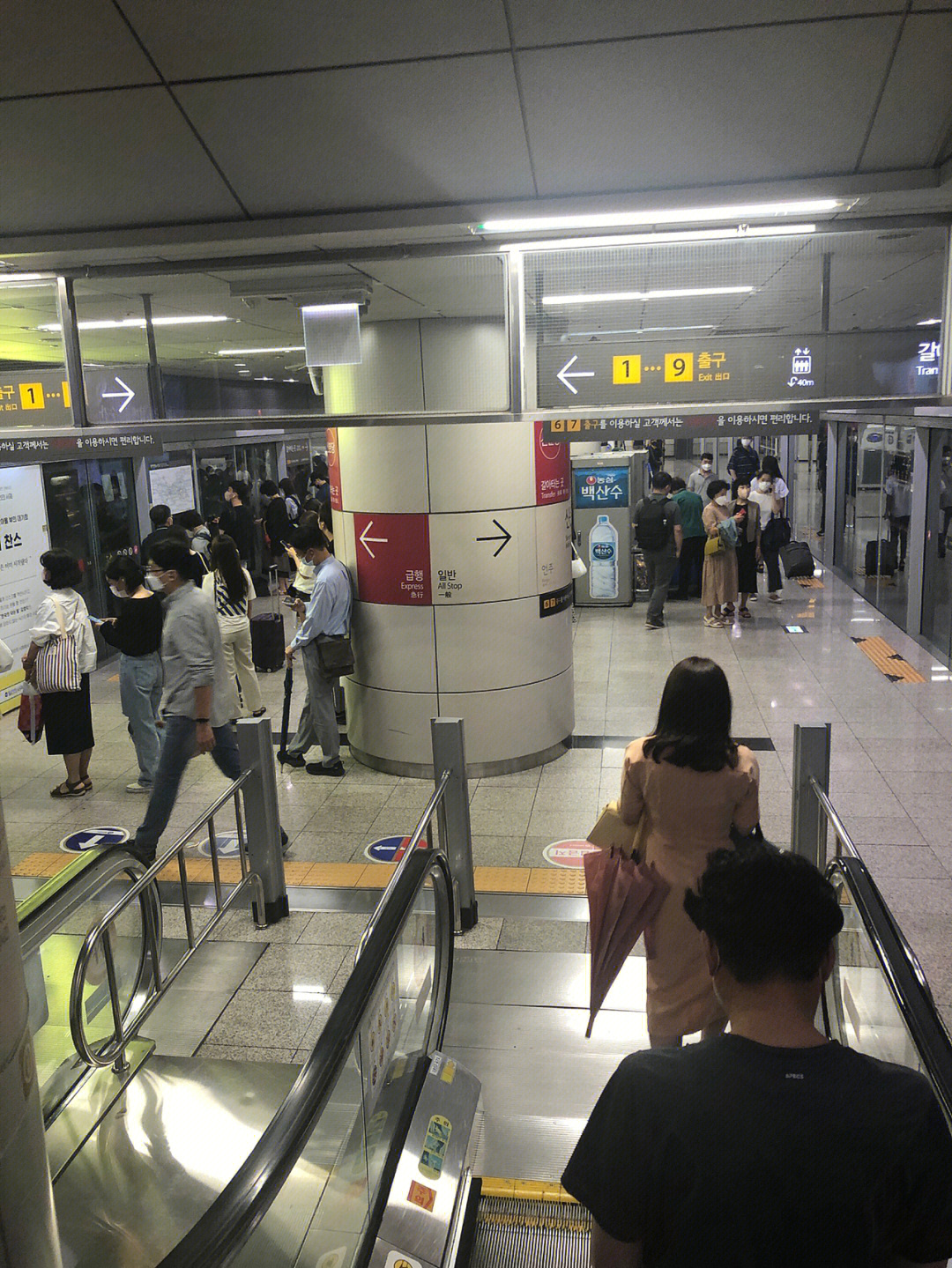 首尔地铁江南站图片