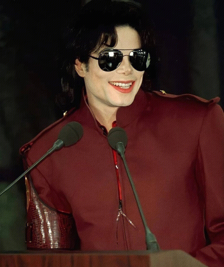 这组照片是迈克尔·杰克逊于1995年7月25日出席了在纽约bryant park