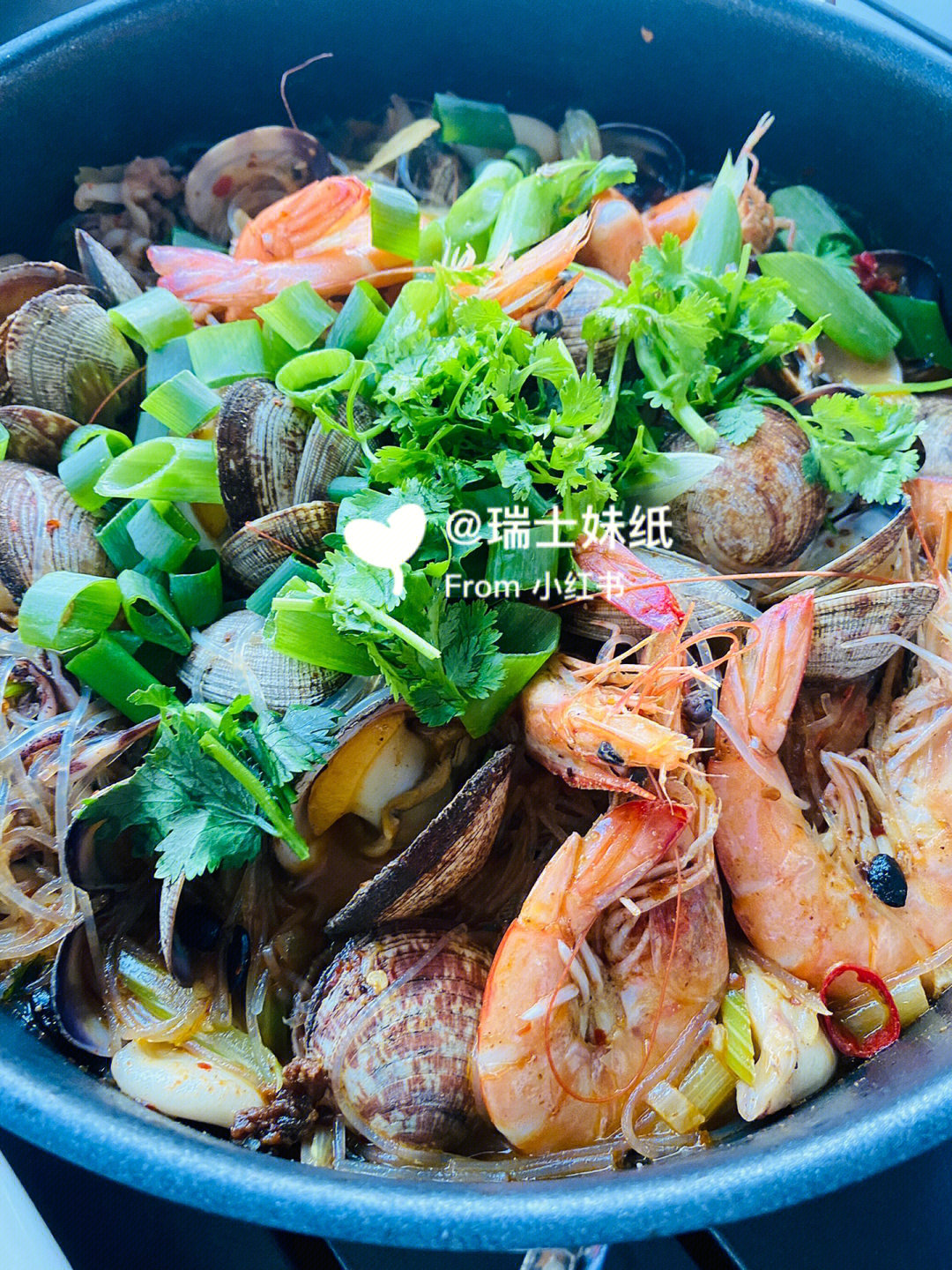 海鲜粉丝锅,青椒肉丝,鸡肉番茄沙拉,爆炒小龙虾,冬瓜海带鸡肉丸子汤