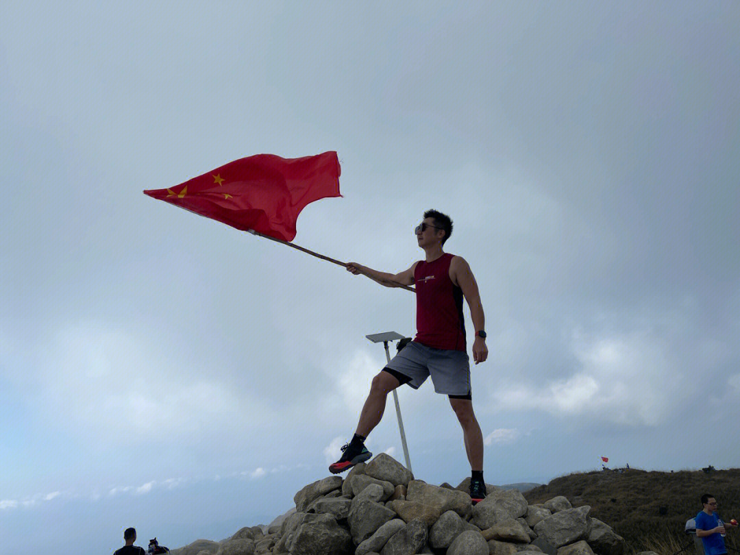 高峰期顶臂图片