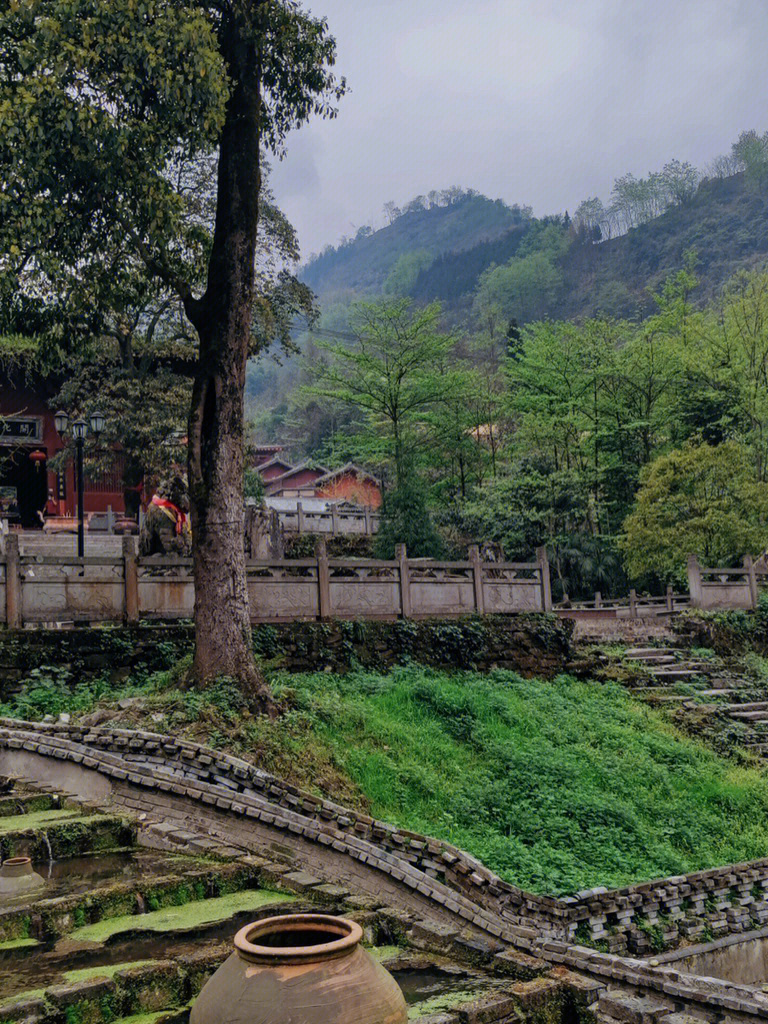 雾中山开化寺万人坑图片