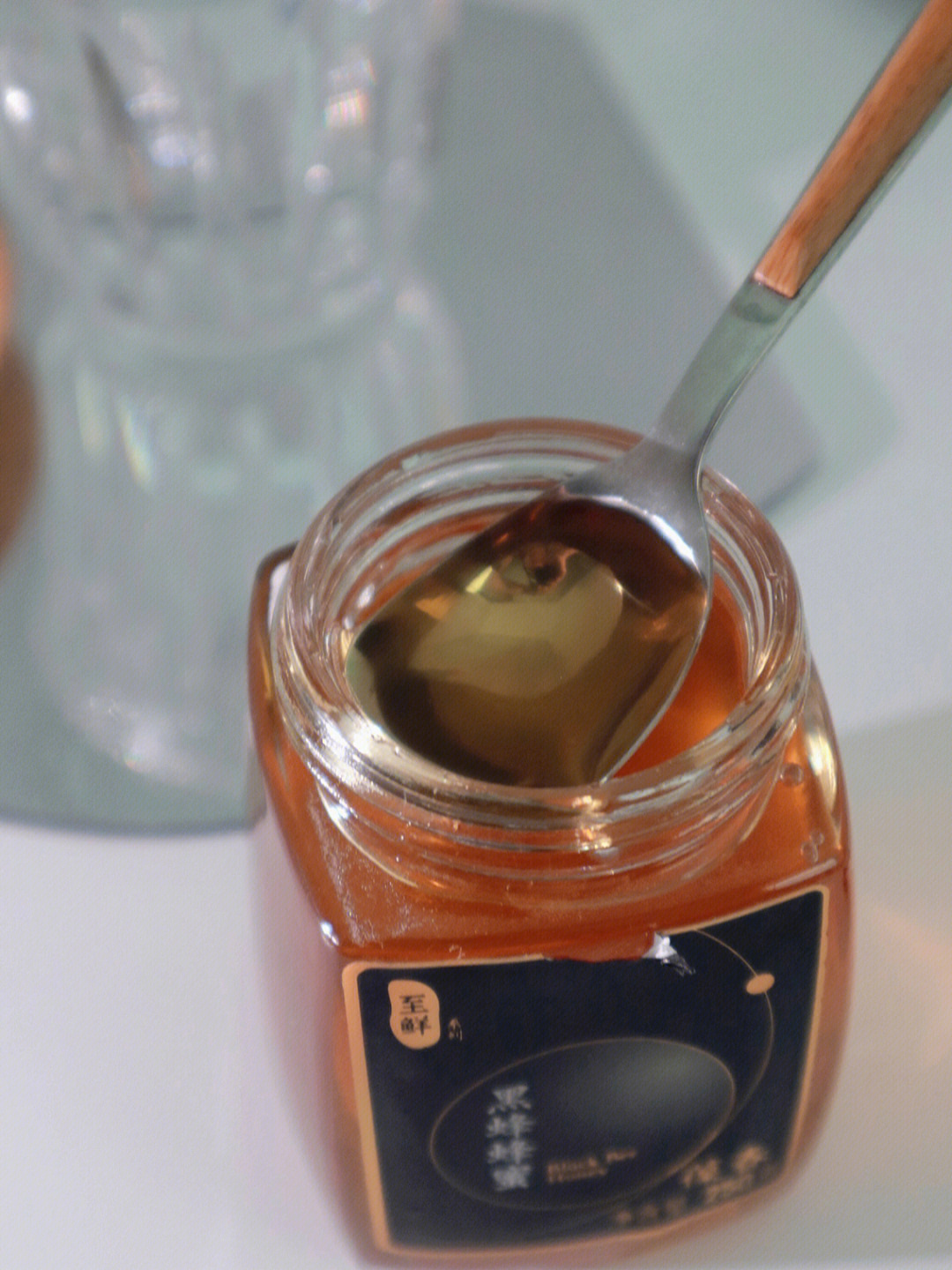 蜂蜜呈浅琥珀色新疆阿勒泰 黑蜂蜂蜜,自然成熟,珍稀好蜜无任何添加,减