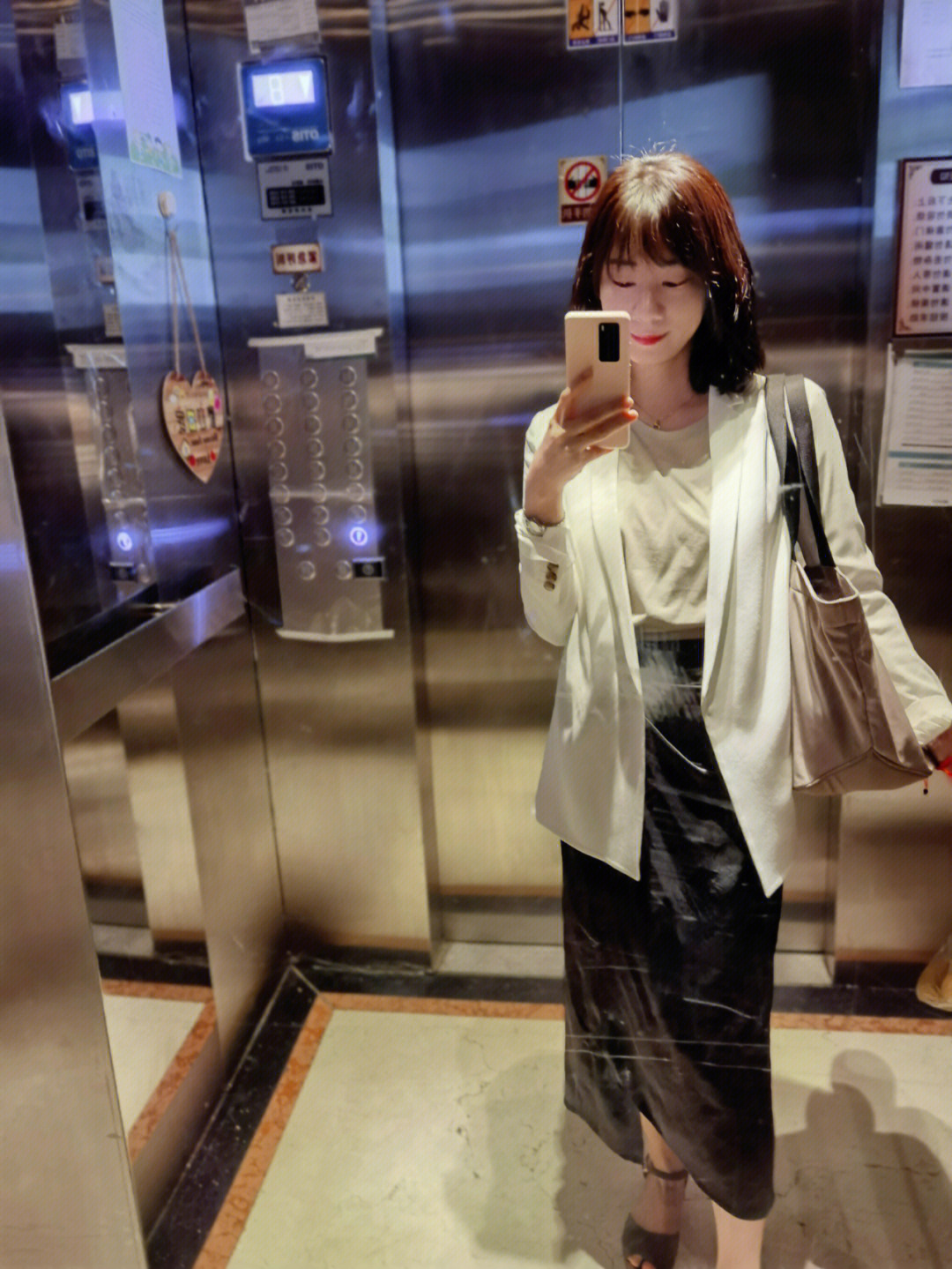 女人的颜色电梯流产图片