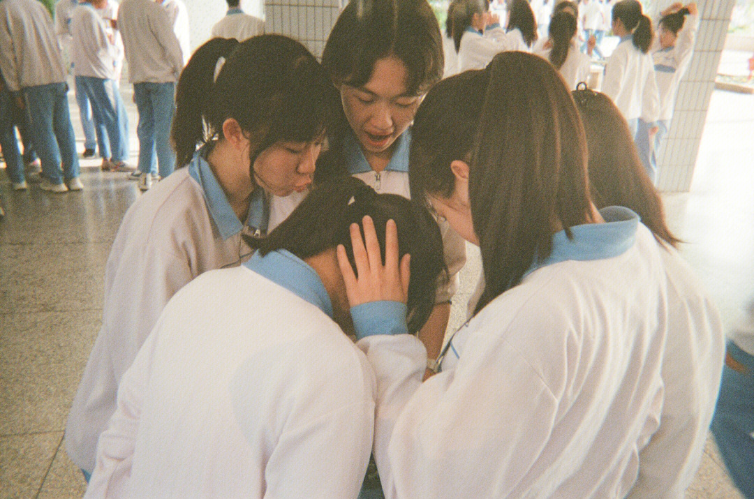 澄海中学校服图片
