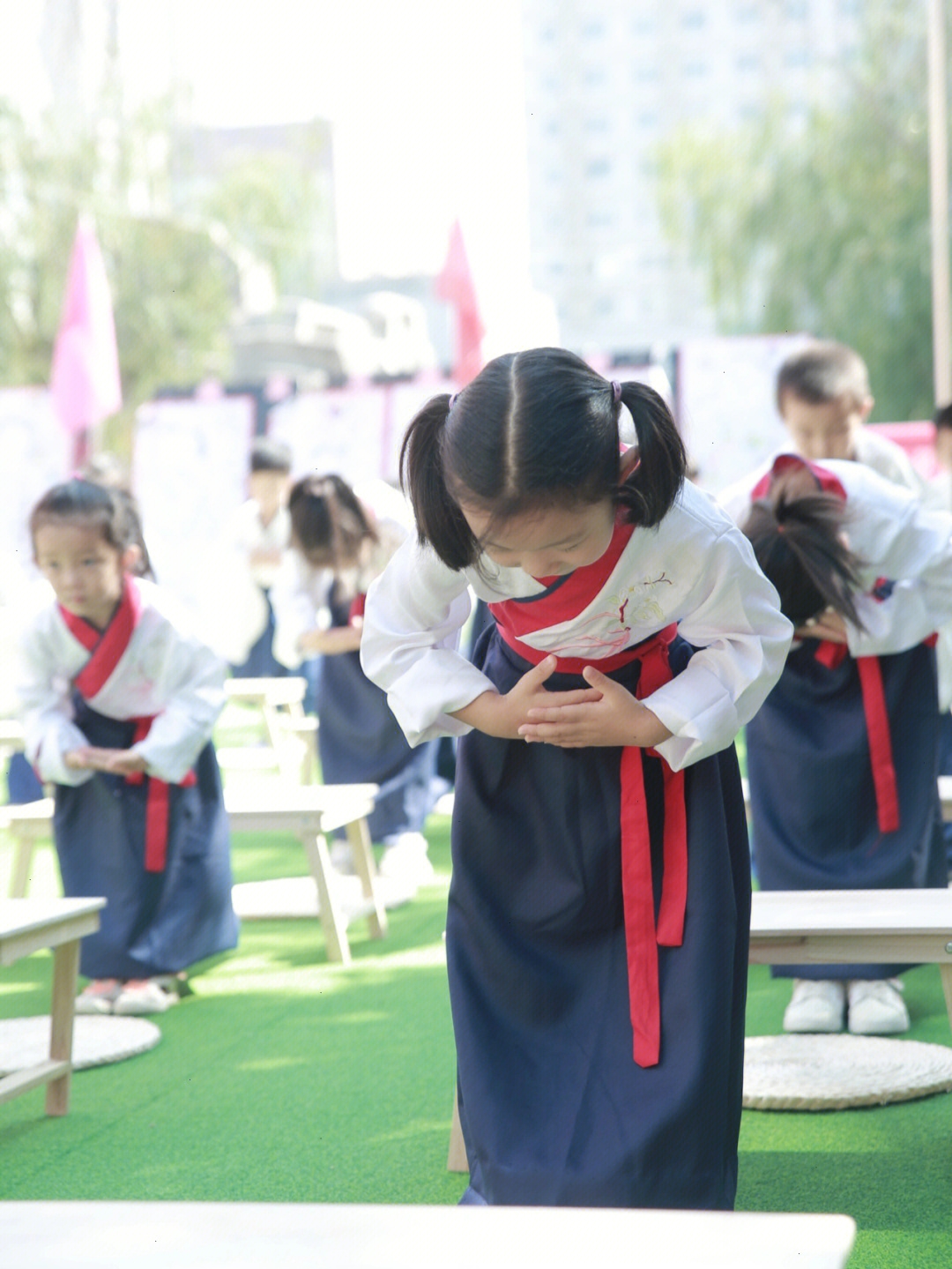 学生行拜师礼手势图片