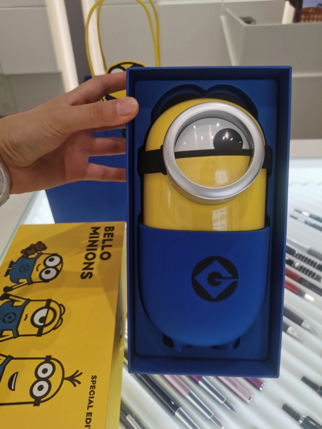 和lamy一起练字bello minions礼盒包含小黄人专属快递箱x1手提袋x1