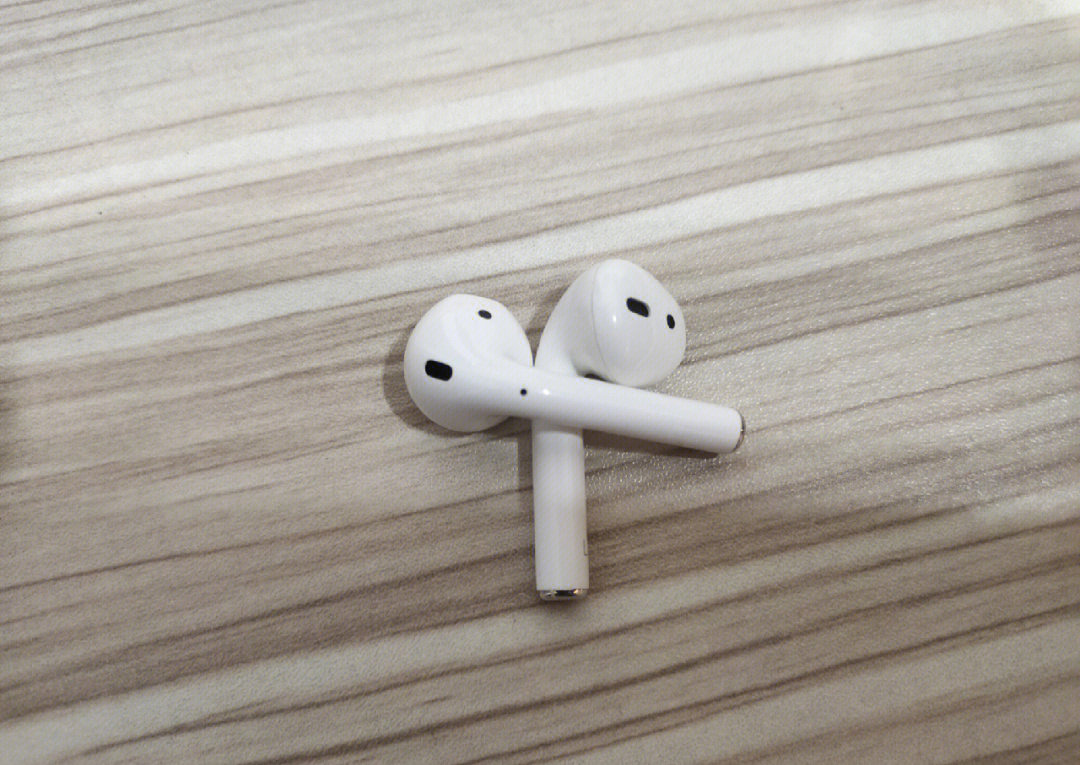 苹果二代airpods2代蓝牙耳机出转手