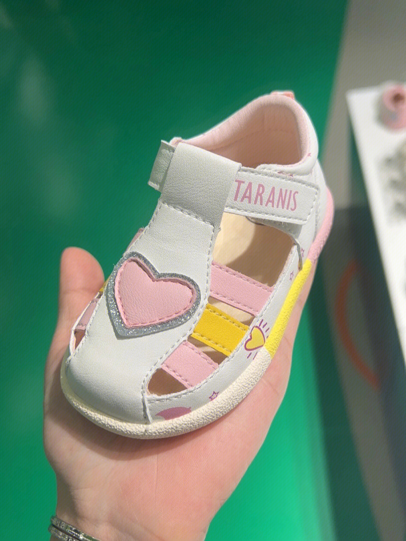 泰兰尼斯童鞋品牌简历图片