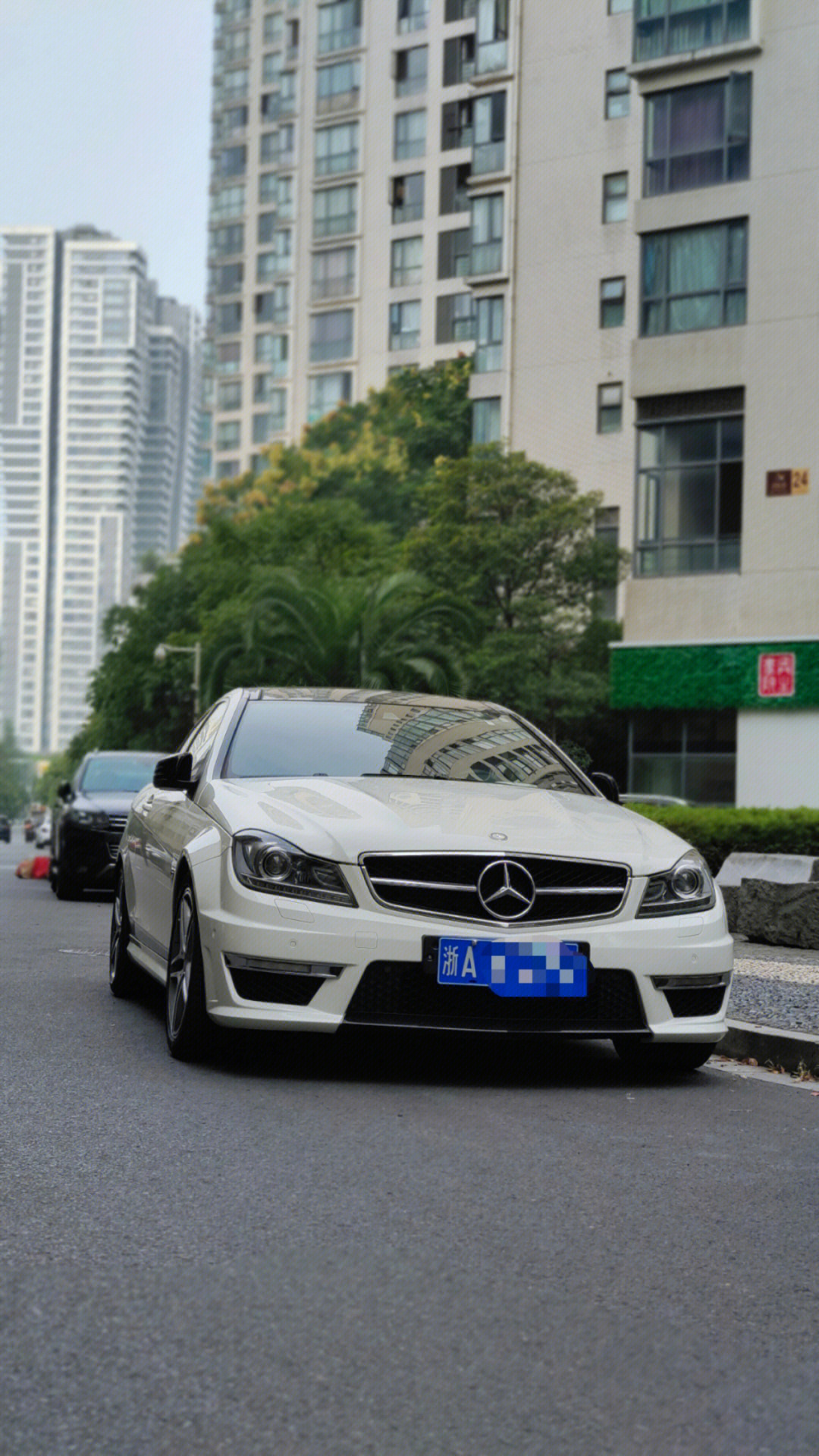 奔驰c63,w204 c63 两门版本,杭州牌.