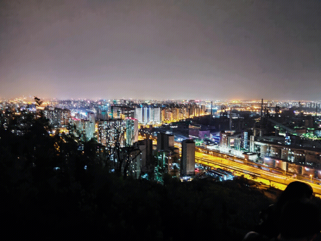 北京红光山夜景图片