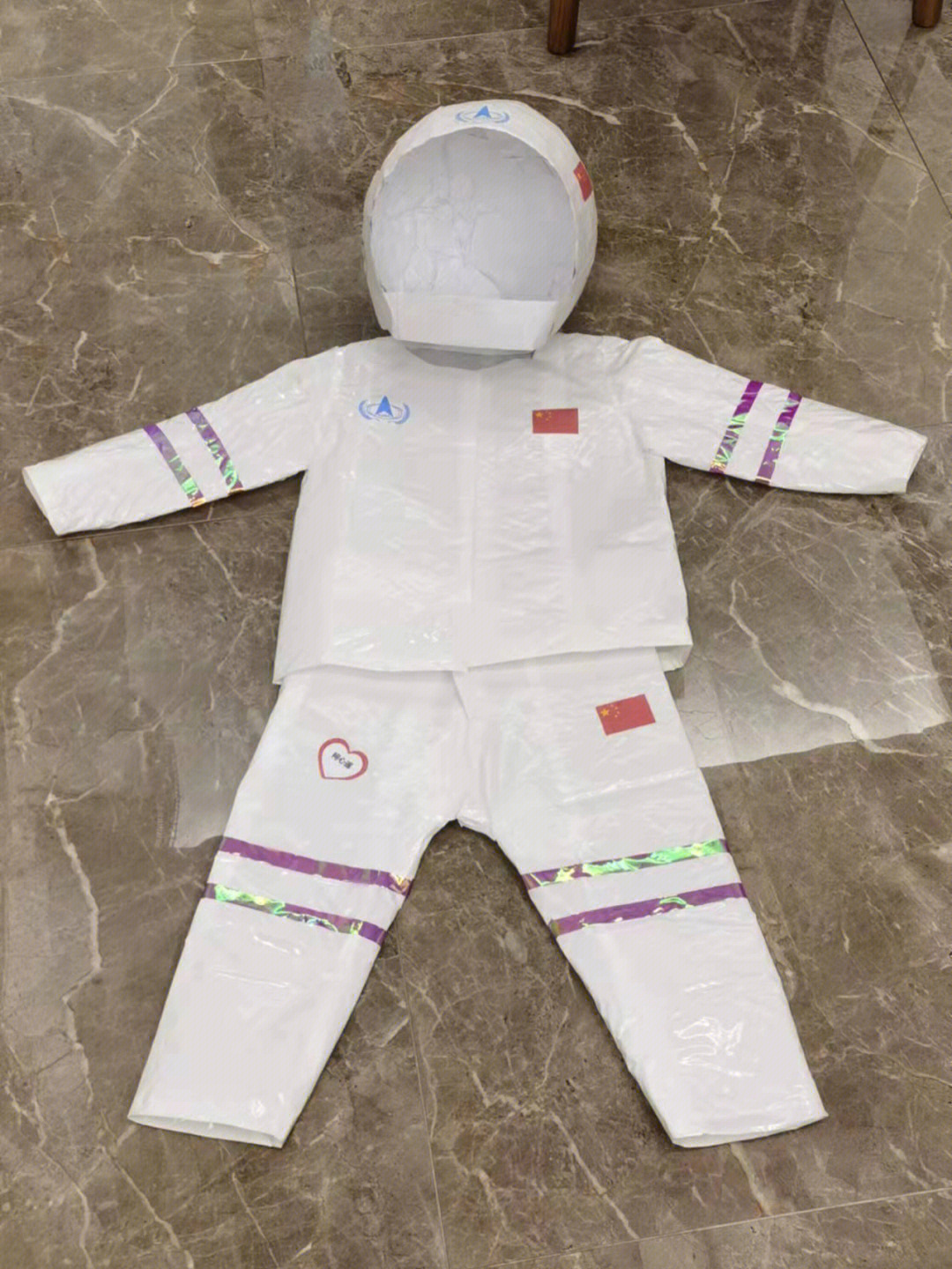 儿童自制简易宇航服图片