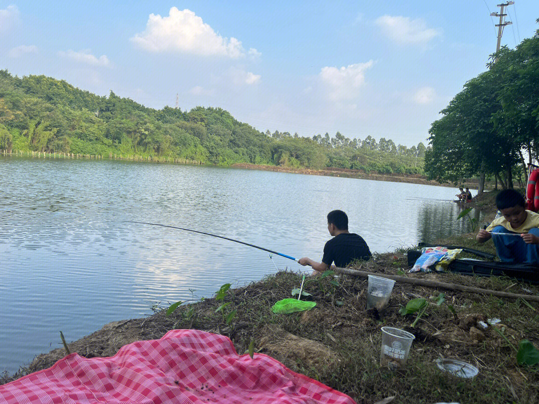 新津滴水岩水库钓鱼图片