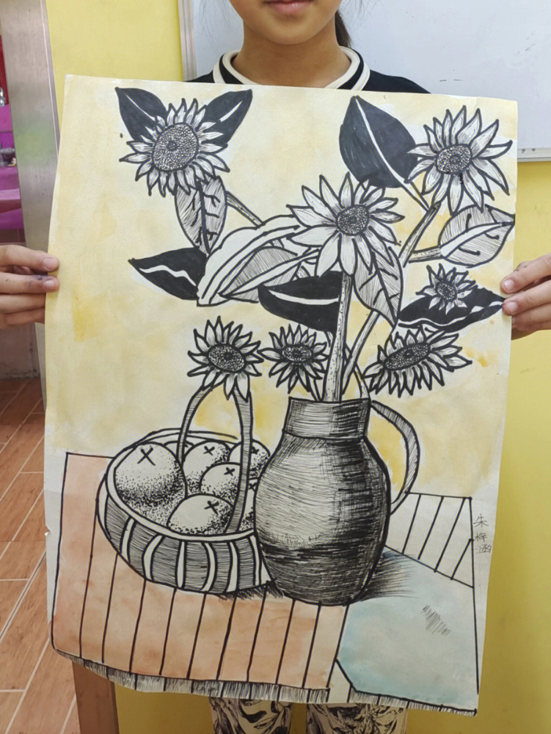 花瓶里的向日葵线描画图片