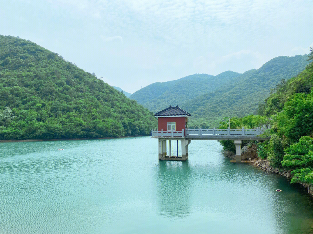 霞幕湖图片