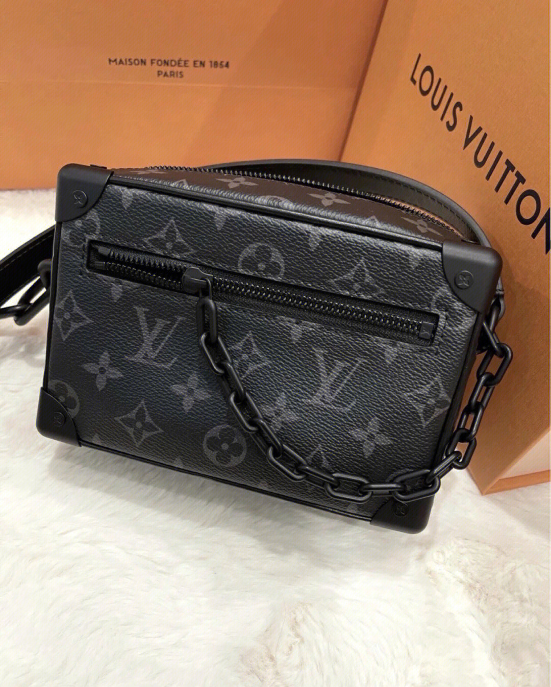 959595lv mini soft trunk链条包这款包个人感觉黑老花比普通