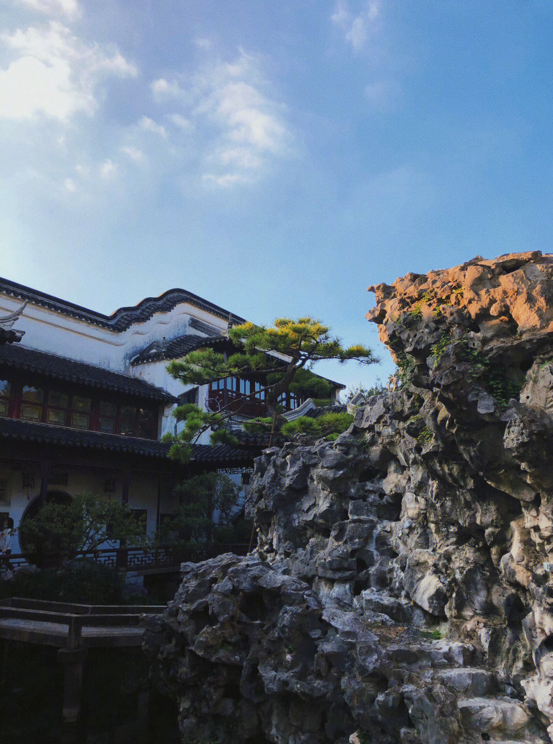 环秀山庄湖石图片