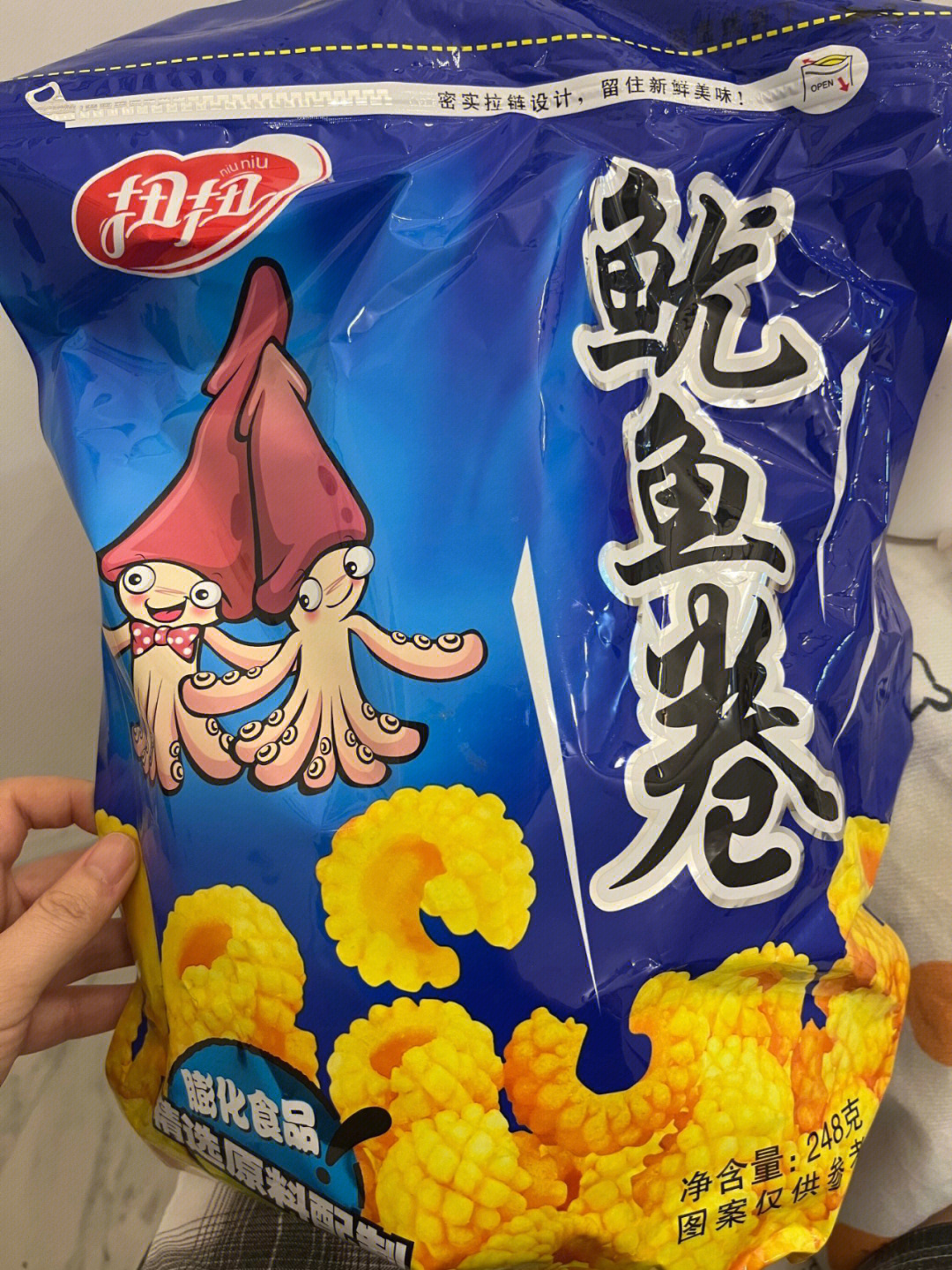 童年零食蓝色鱿鱼片图片